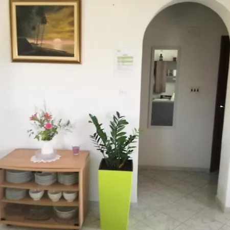 Apartment By The Sea Necujam, Solta - 21776 Grohote